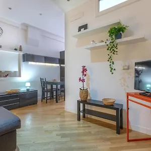 Apartment Modern Saragozza District, Bologna